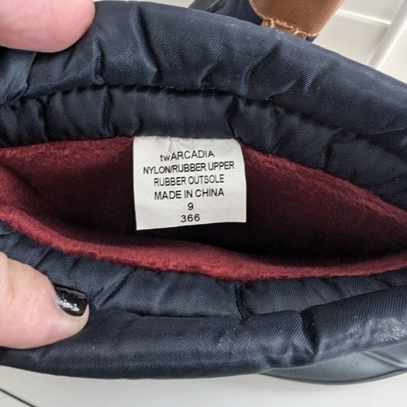 🥁 Tommy Hilfiger Arcadia Insulated Duck Snow Boots - Picture 6 of 9